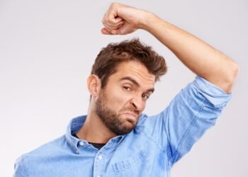 Kovojate su kūno kvapu? Išbandykite šią natūralią viso kūno dezodoravimo priemonę