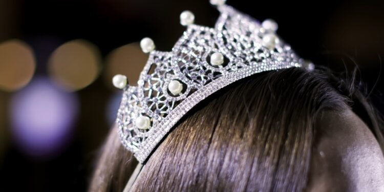 Spencerių tiara: princesės Dianos mylimiausios tiaros istorija