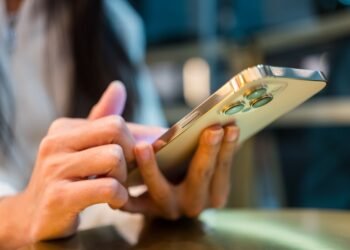 Štai, kiek iš tikrųjų nešvarus jūsų mobilusis telefonas