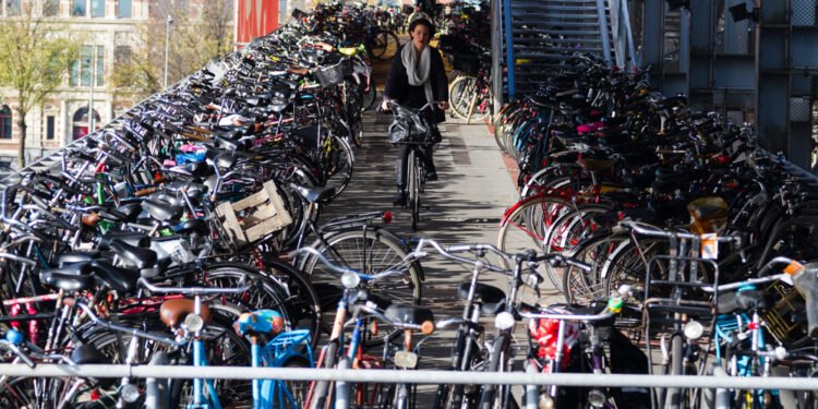 Vieno žmogaus nemokama dviračių stoginė padeda Merilando bendruomenei išlikti judriai