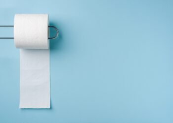 Kodėl tualetinis popierius baltas?