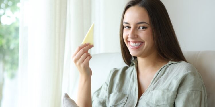 Visą laiką neteisingai valgėte sūrį – štai kaip tai daryti tinkamai