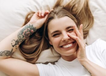 Pamirškite tatuiruotes: viskas, ką reikia žinoti apie nuolatinės juvelyrikos madą