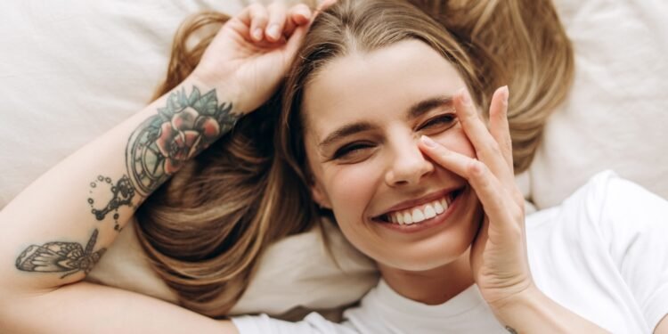 Pamirškite tatuiruotes: viskas, ką reikia žinoti apie nuolatinės juvelyrikos madą