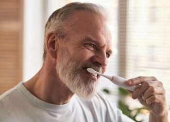 Štai, kaip dažnai reikėtų keisti dantų šepetėlį