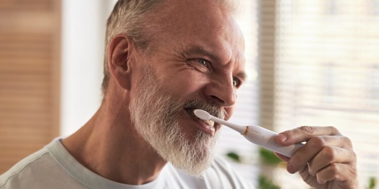Štai, kaip dažnai reikėtų keisti dantų šepetėlį