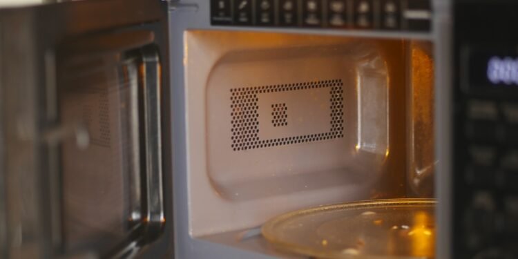 Jei iki šiol nenaudojate šio mikrobangės mygtuko, pats laikas pradėti