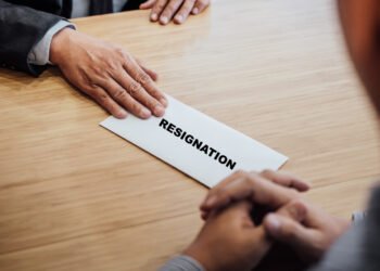 Pasitikite naują tyliojo pasitraukimo bangą: masinis CV siuntinėjimas iš pykčio