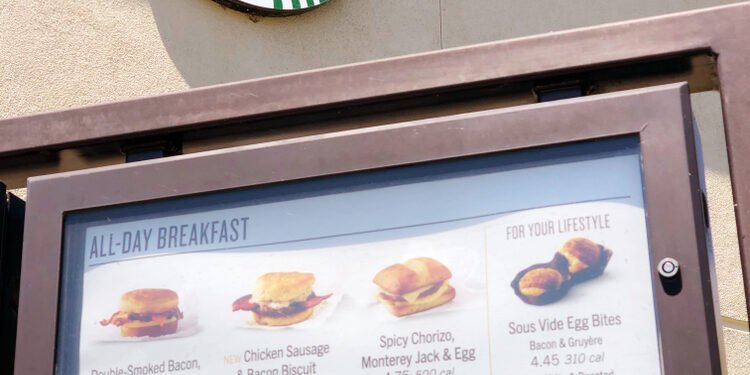 Naujas „Starbucks“ meniu derinių pasiūlymas padės sutaupyti