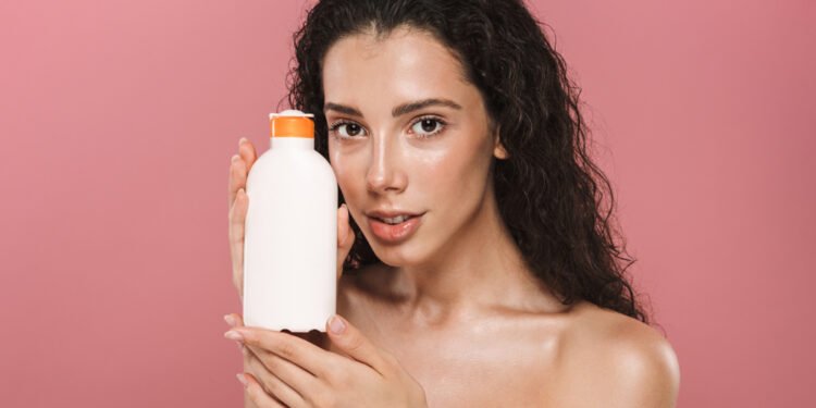 Jei norite pasilepinti tik viena priemone nuo senėjimo, rinkitės šį vitamino C serumą