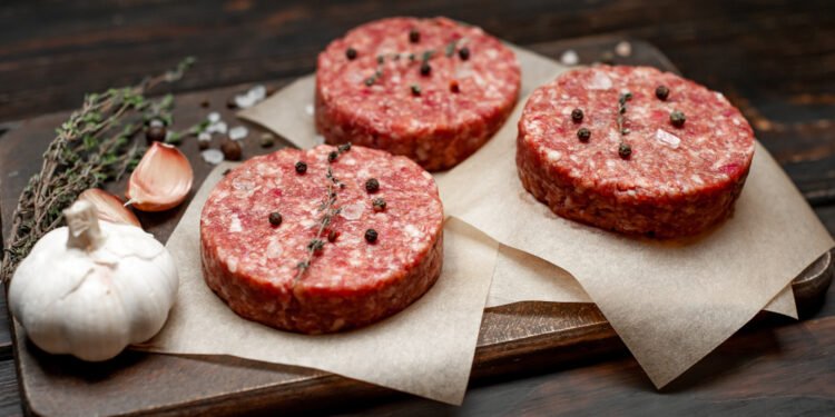 Greitas ir paprastas mėsainių triukas, užtikrinantis sultingiausius kepsnelius