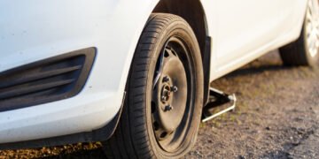 Štai kiek ilgai galite važiuoti su atsarginiu ratu