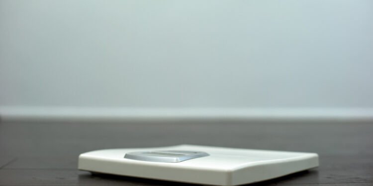 Ši nešiojama bagažo svarstyklė surinko daugiau nei 18 000 penkių žvaigždučių įvertinimų – štai, kodėl ji tokia populiari