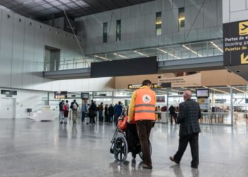 Naujosios taisyklės žada saugesnes ir orias oro keliones žmonėms su negalia: svarbiausia, ką reikia žinoti