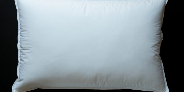 Ar draudžiama nukirpti pagalvių etiketes? Štai ką verta žinoti prieš imantis žirklių