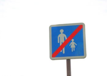 Štai kodėl Paryžiuje nėra nė vieno „Stop“ ženklo