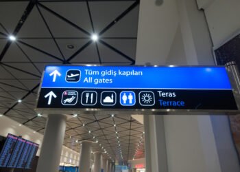 Ką iš tikrųjų reiškia tie oro uostų ženklai