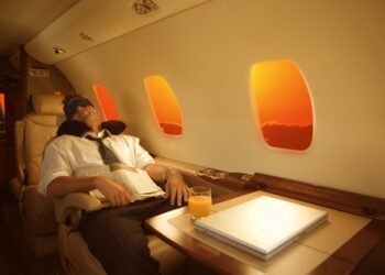 Nerašytos lėktuvo sėdynės atlošimo etiketo taisyklės