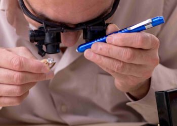 Šis papuošalų valymo rašiklis sulaukė daugiau nei 36 000 penkių žvaigždučių įvertinimų