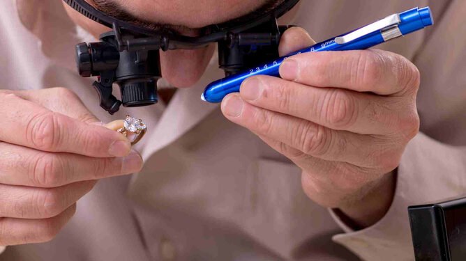 Šis papuošalų valymo rašiklis sulaukė daugiau nei 36 000 penkių žvaigždučių įvertinimų