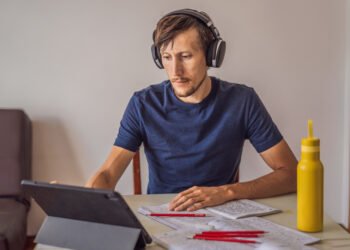 Kelionė ar kelionė? Kaip taisyklingai rašyti angliškai: Travelling ar Traveling?