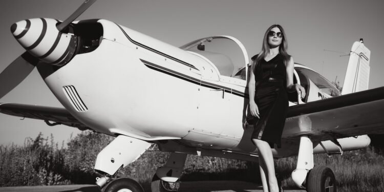 Štai kodėl pilotų žmonos pataria šios suknelės neskristi lėktuvu