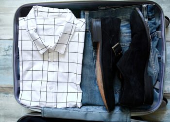 Kelioninė drabužių pakaba – spinta iš lagamino: nereikės net išsikrauti drabužių