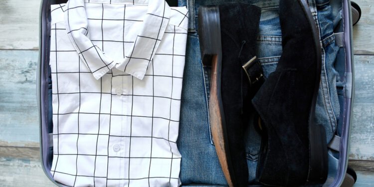 Kelioninė drabužių pakaba – spinta iš lagamino: nereikės net išsikrauti drabužių