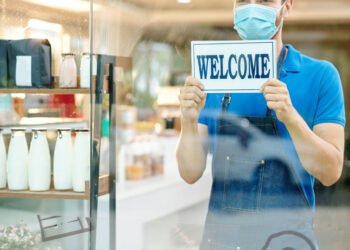 Jeigu pastebėsite „Disney“ darbuotoją su mėlynu vardiniu ženkleliu, štai ką tai reiškia