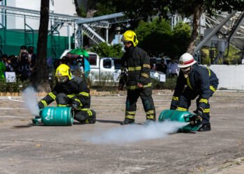 Kaip saugiai užgesinti aliejaus gaisrą