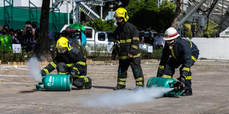 Kaip saugiai užgesinti aliejaus gaisrą