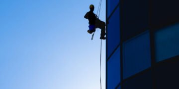 Dešimt keisčiausių dalykų, kuriuos yra matę profesionalūs langų valytojai