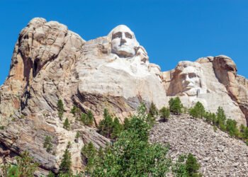 Rasistinė Rašmoro kalno istorija