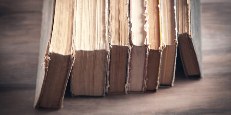 Mokslininkai išsiaiškino, kodėl mums taip patinka senų knygų kvapas