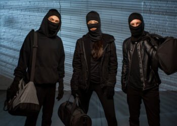 Štai naujas gudrus triukas, kurį vagys naudoja įsilaužimui į užrakintus automobilius. Jūsų automobilis taip pat gali tapti jų taikiniu, jei nesiimsite šių priemonių