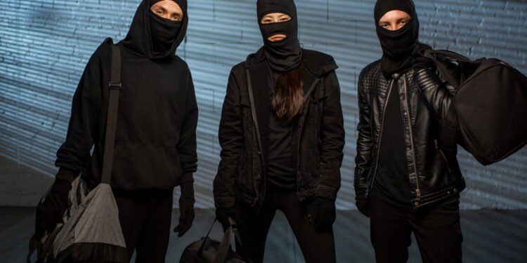 Štai naujas gudrus triukas, kurį vagys naudoja įsilaužimui į užrakintus automobilius. Jūsų automobilis taip pat gali tapti jų taikiniu, jei nesiimsite šių priemonių