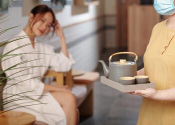 Tikroji priežastis, kodėl negalima glostyti tarnybinių šunų