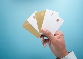 Kaip užverti visas korteles savo iPhone telefone (ir kodėl tai verta padaryti)