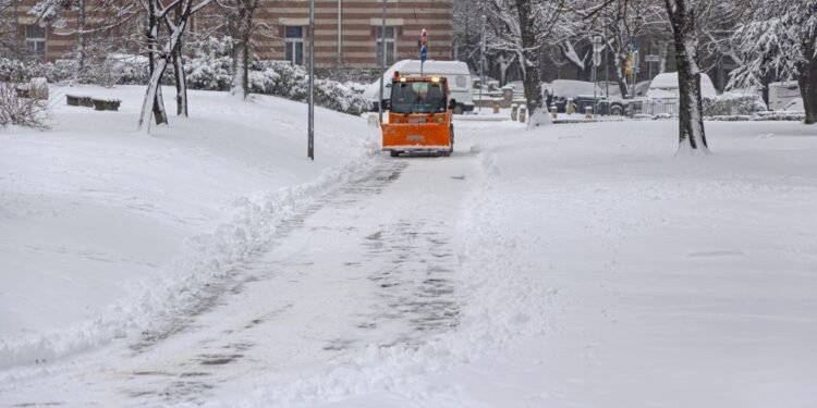 Ką daryti pamačius sniego valytuvą kelyje