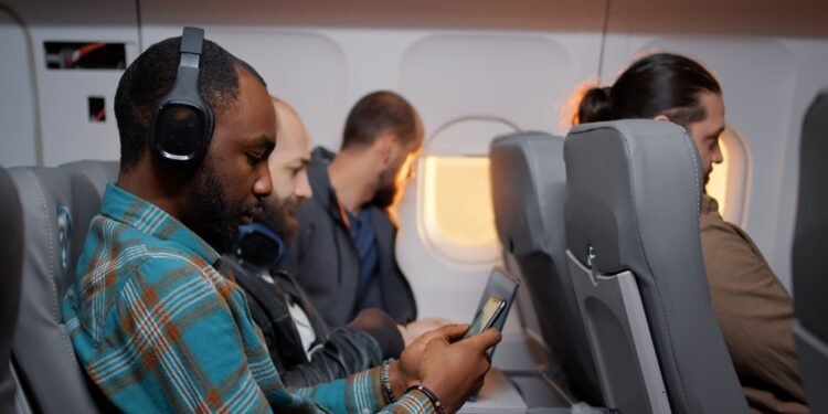 8 nemokamos paslaugos, apie kurias nežinojote skrendant ekonomine klase: pasakoja skrydžių palydovė