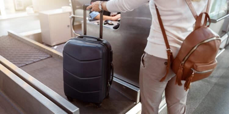 Kas iš tikrųjų nutinka bagažo atsiėmimo neatsiimtiems lagaminams?