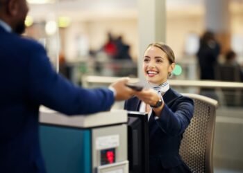 Naujas tyrimas: kuri oro linijų bendrovė dažniausiai nepriima keleivių į skrydį