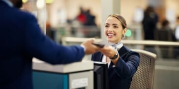 Naujas tyrimas: kuri oro linijų bendrovė dažniausiai nepriima keleivių į skrydį