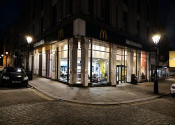 Mes tiesiog pamišę dėl mėgstamiausio princo Hario greitojo maisto restorano