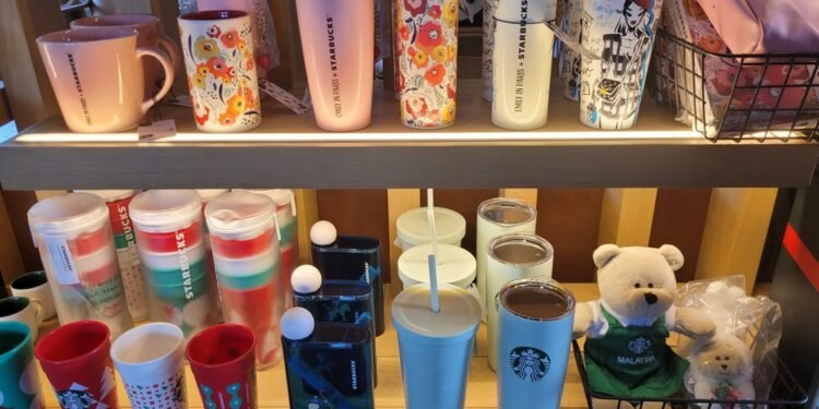 „Starbucks“ įveda didelę naujovę – ir ši tikrai nudžiugins