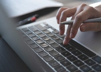 Kodėl rašymas ranka, o ne spausdinimas daro mus protingesnius