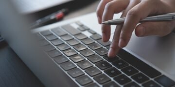 Kodėl rašymas ranka, o ne spausdinimas daro mus protingesnius