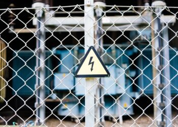 11 pavojingų mitų apie elektrą, kuriuos būtina paneigti