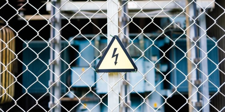 11 pavojingų mitų apie elektrą, kuriuos būtina paneigti