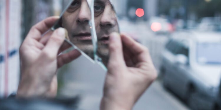 Tikroji priežastis, kodėl akiniai kelia protingumo įspūdį